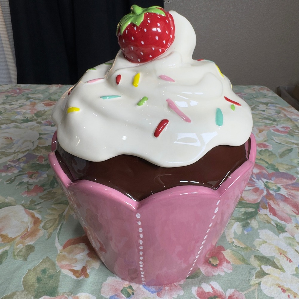 Vintage Pier 1 Imports Strawberry Cupcake Cookie Jar Hand Painted Ceramic EUC